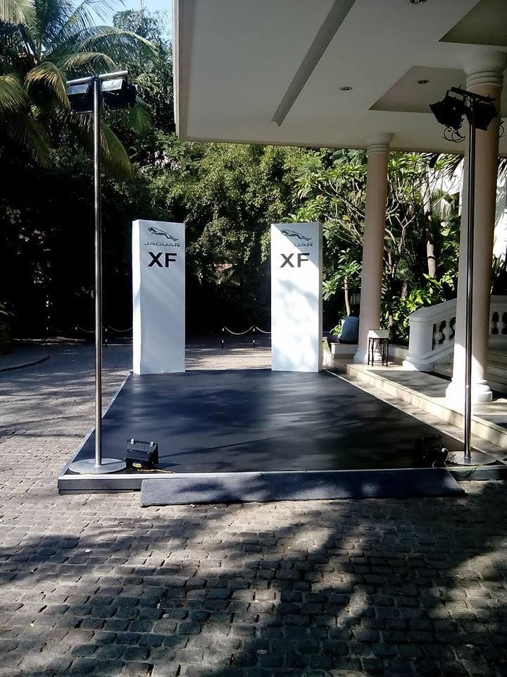 Jaguar · XF display